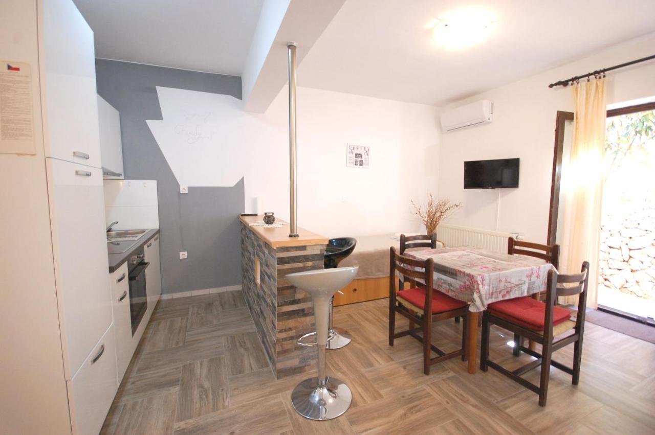 Apartments Snjezana By El-Pi Tours Njivice Luaran gambar