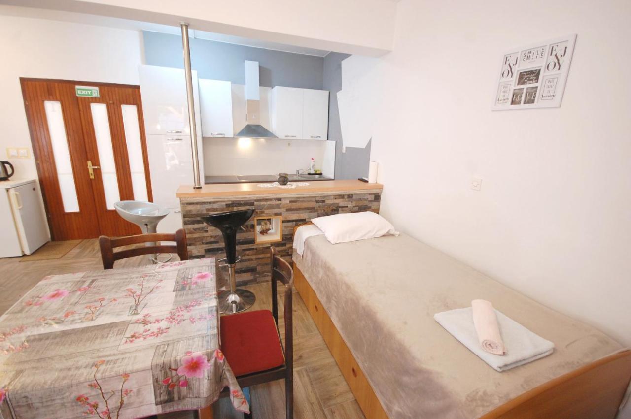 Apartments Snjezana By El-Pi Tours Njivice Luaran gambar